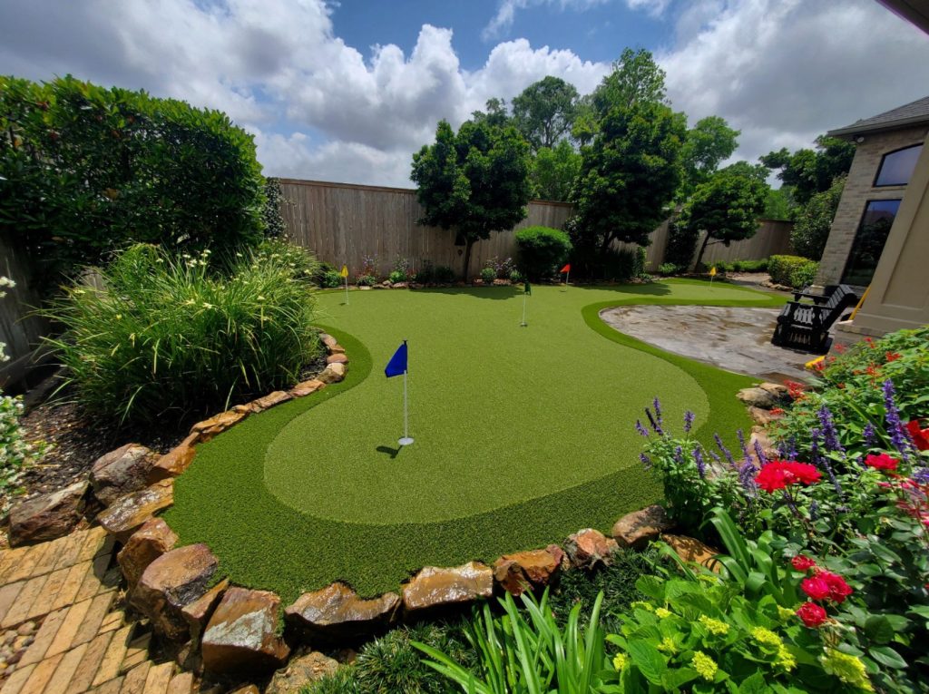 Backyard putting green installed by SYNLawn