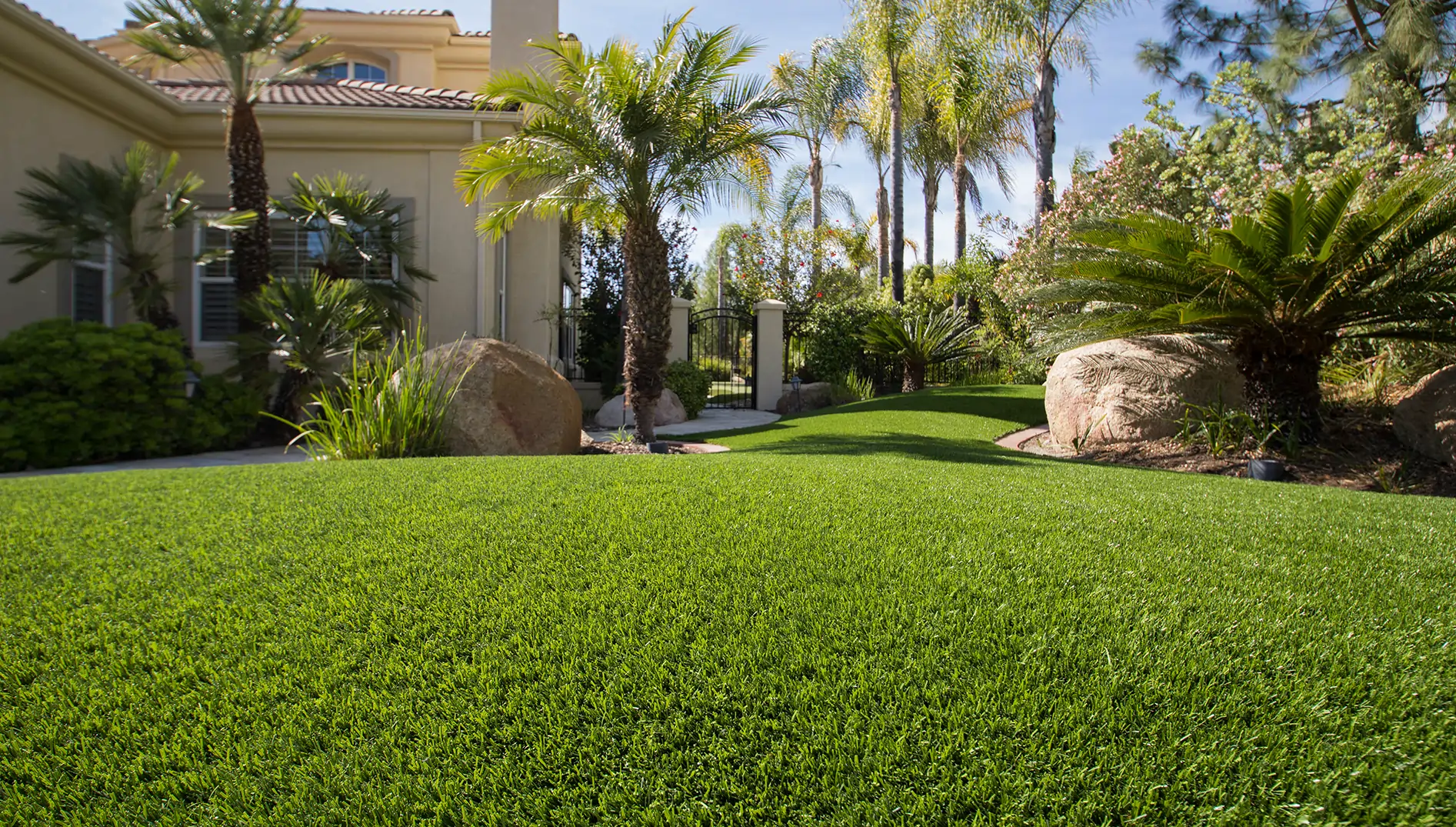 Artificial grass lawn installed by SYNLawn