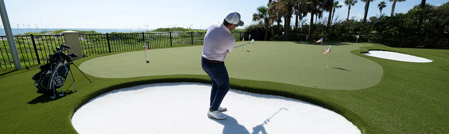 Golfer practicing on a SYNLawn artificial grass putting green