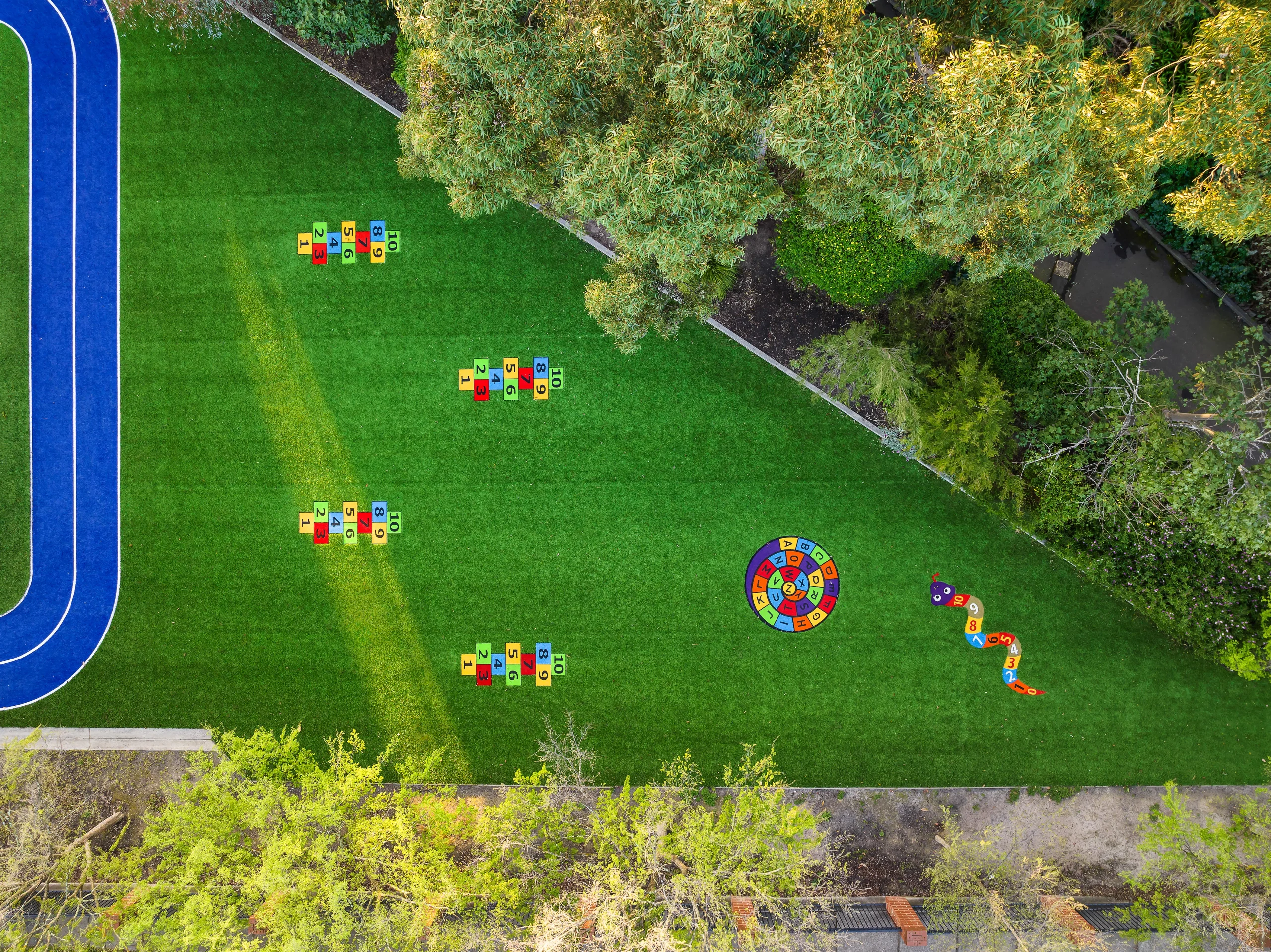 commerical custom turf design installation commercial Orlando custom turf design installation